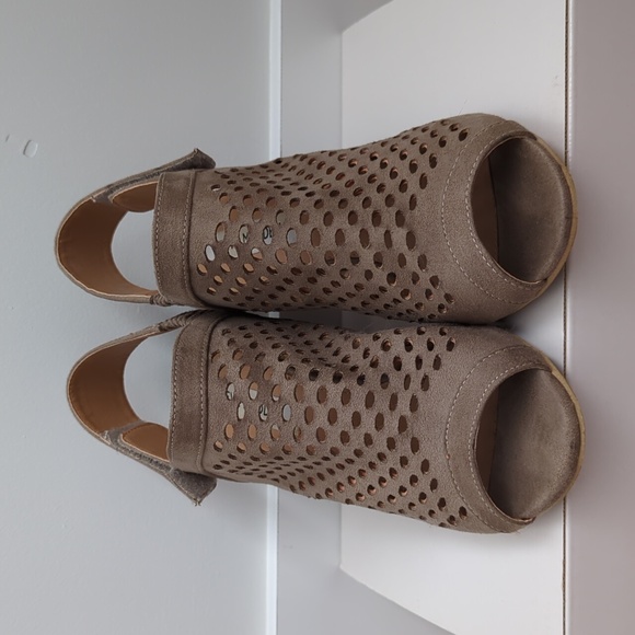 Steve Madden Heels - Picture 2 of 6